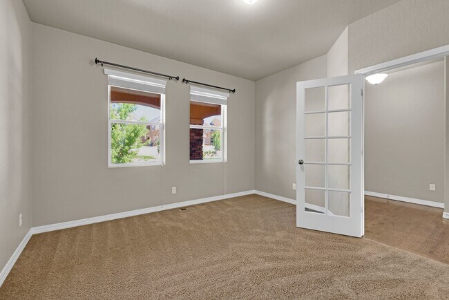 Building Photo - Beautiful home available to move in 08/04/...