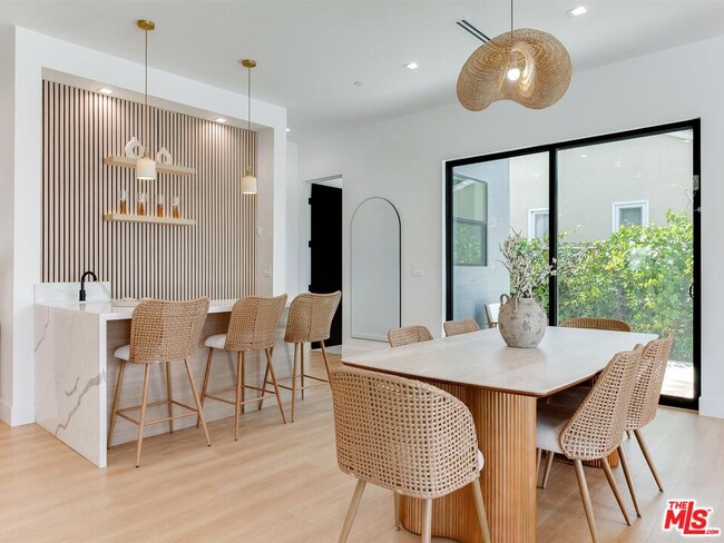 Building Photo - 5929 Hesperia Ave