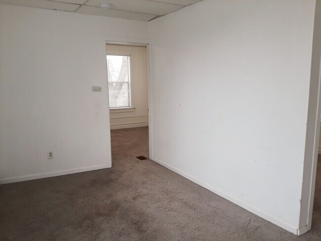 Building Photo - 732 N 23rd Ave W