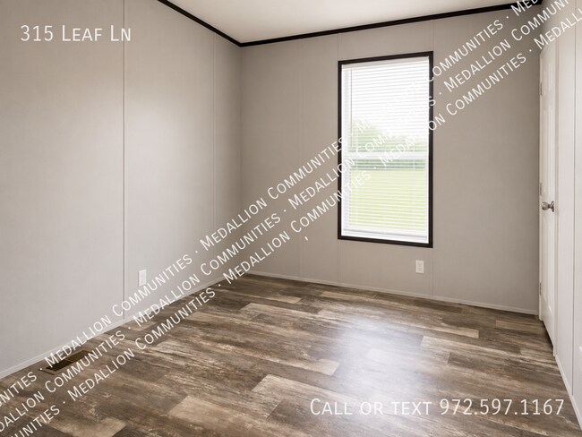 Building Photo - 315 Leaf Ln