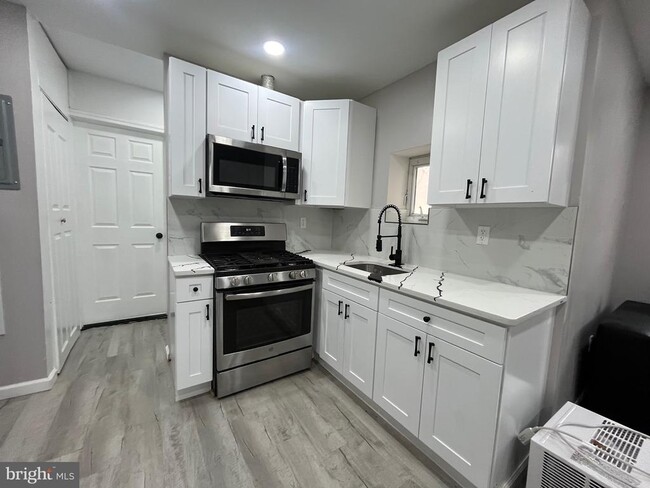 Building Photo - 6413 Buist Ave