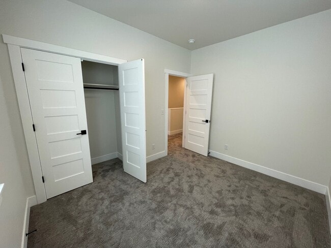 Building Photo - 513 Spaniel Ln