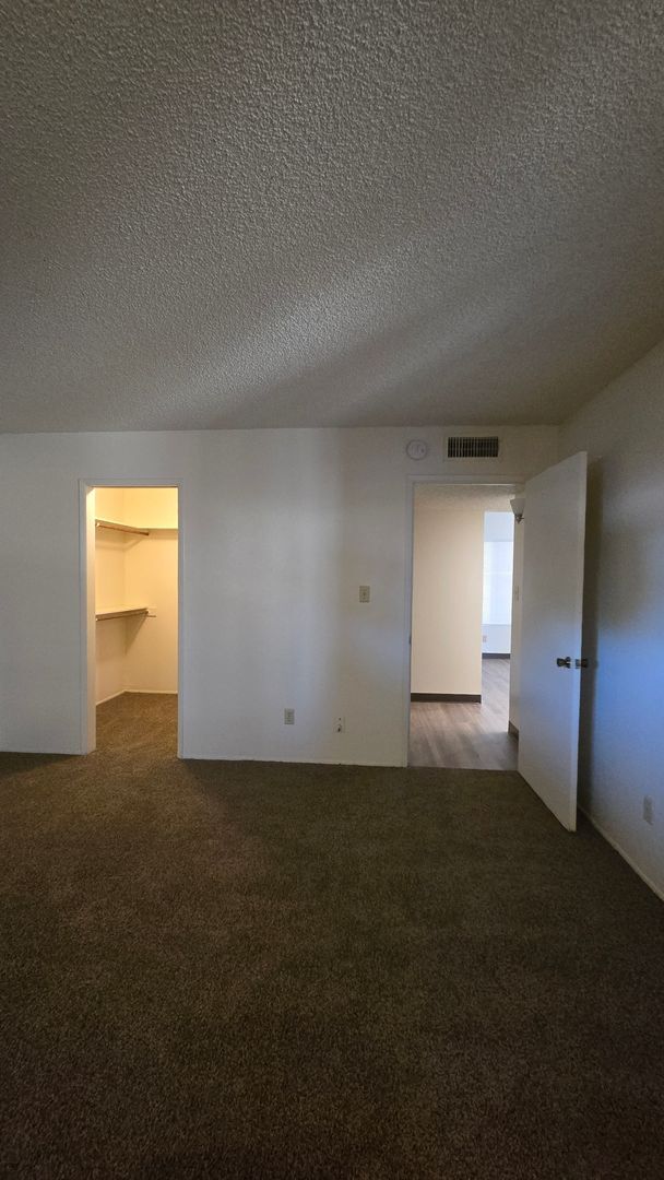 Building Photo - 817 Quail Ln