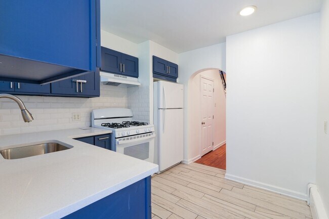 Building Photo - 2127 S Beechwood St