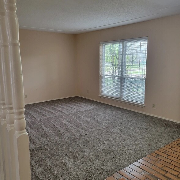 Building Photo - 1710 Scenic Dr