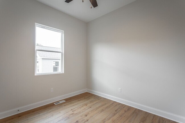 Building Photo - 2017 S Lyerly St