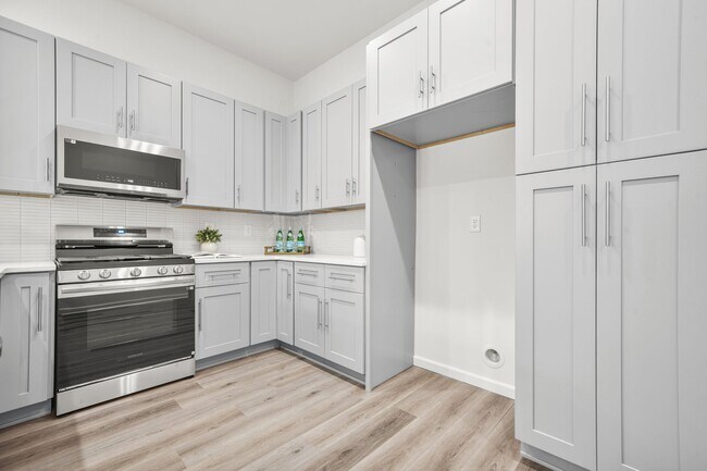 Building Photo - 1223 Oakland Dr SW