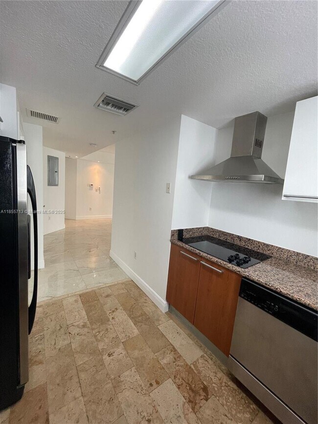 Building Photo - 170 SE 14th St