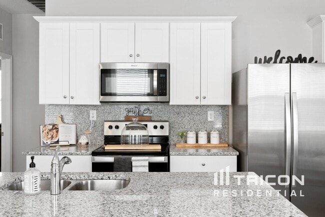 Building Photo - 14310 Palm Ridge