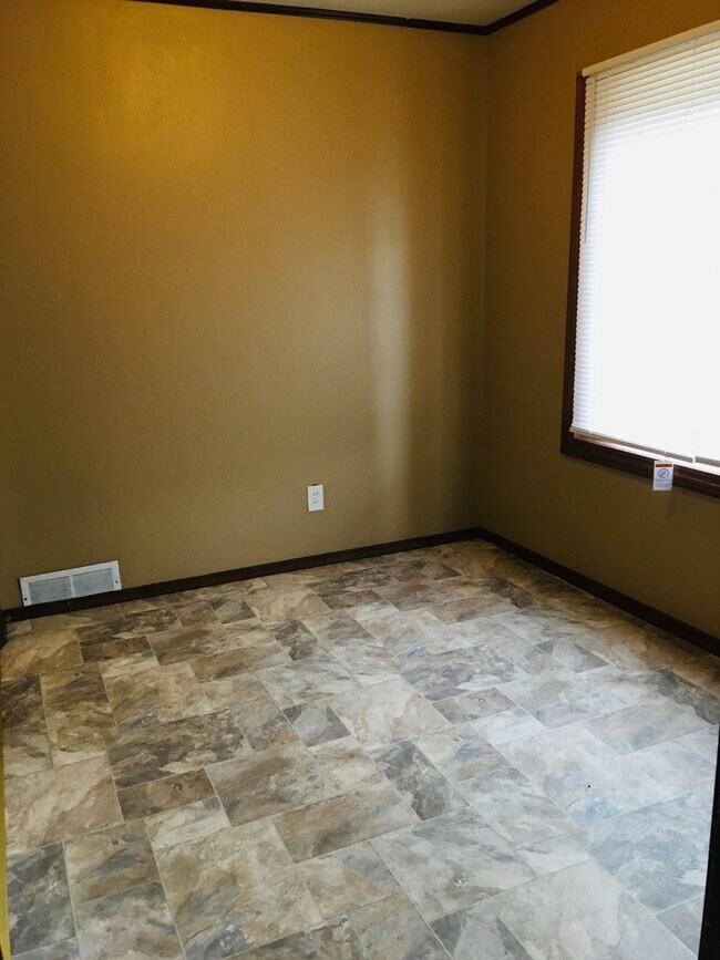 Building Photo - 3 Bedroom Bungalow in Eastpointe, MI - Sec. 8 OK