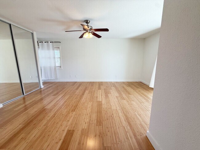 Building Photo - Stunningly Upgraded 3 Bed/2.5 Bath Home