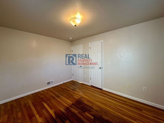 Building Photo - 990 Newark St