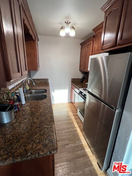 Building Photo - 3005 Ocean Front Walk