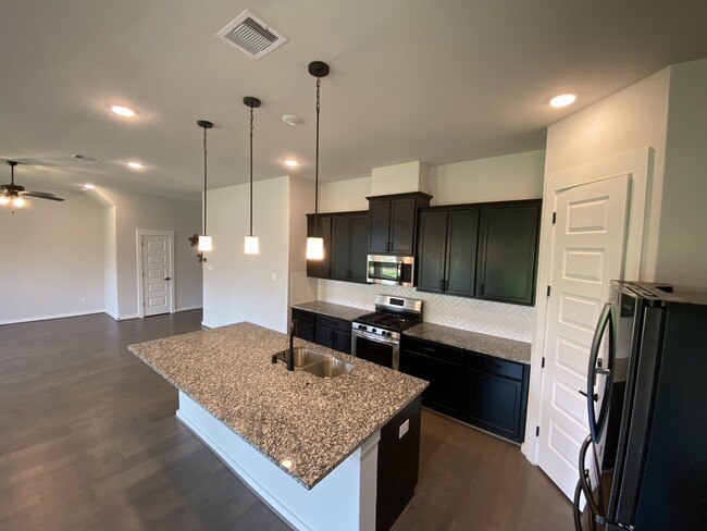 Building Photo - 2103 Pueblito Dr