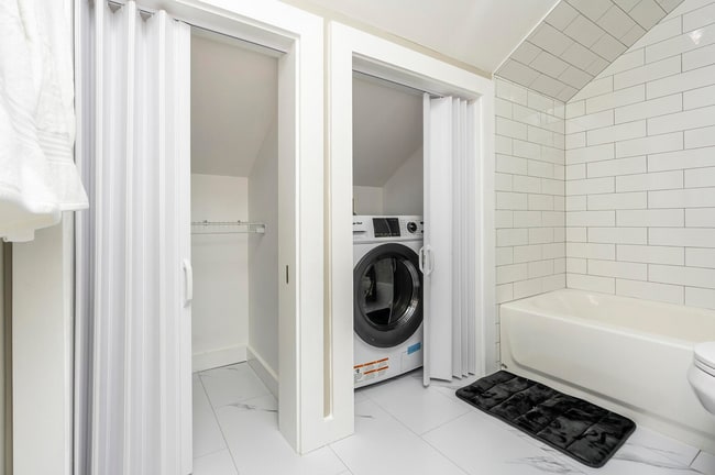 Building Photo - Charming, Fully Furnished Kenwick Rental | $1,500/mo – Utilities Included