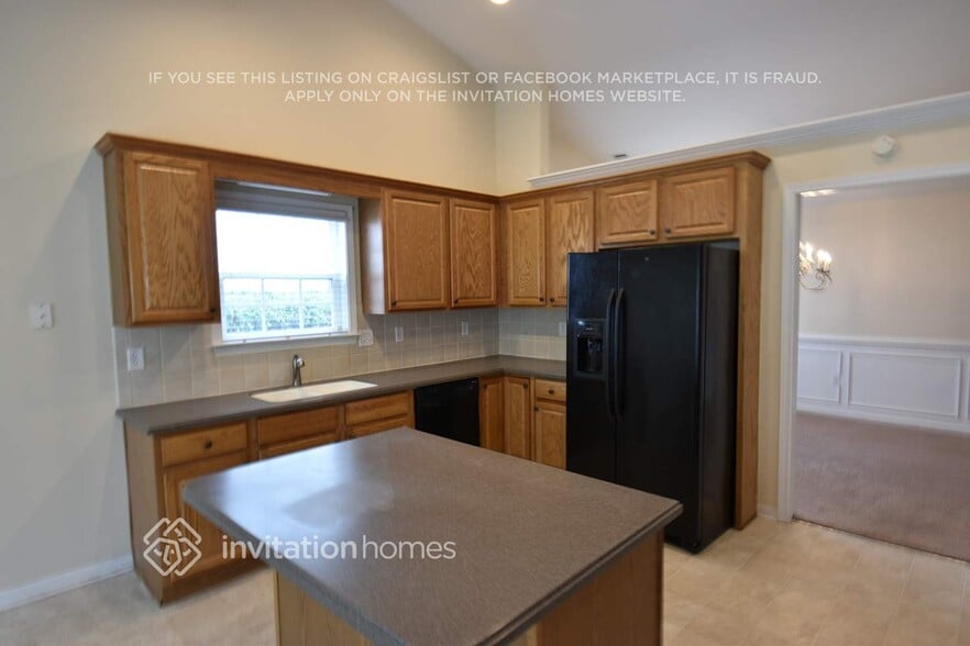 Building Photo - 1320 Martins Down Dr SE