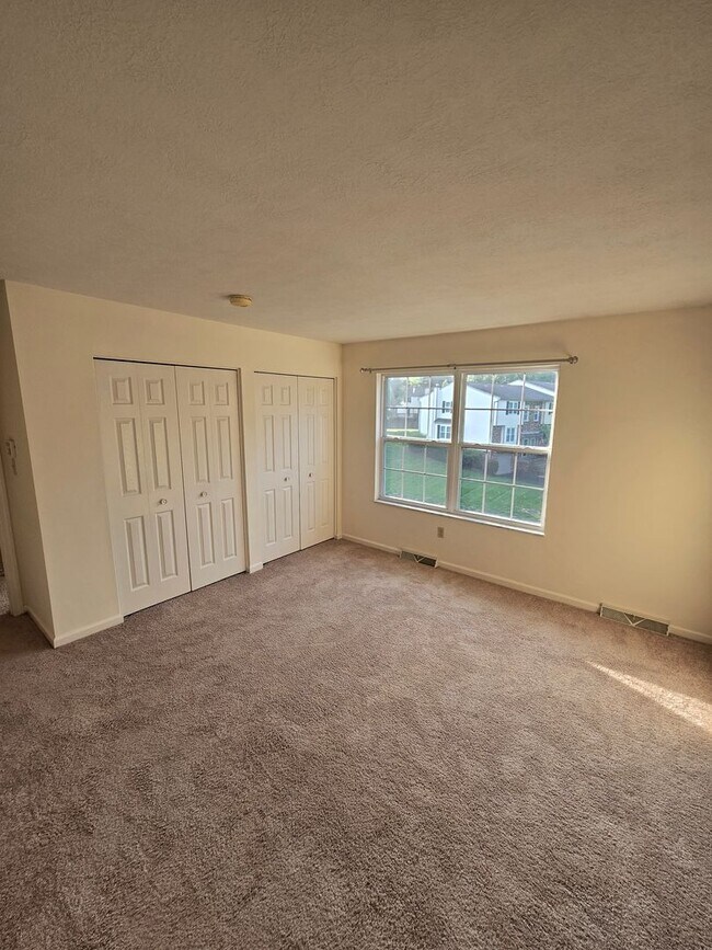 Building Photo - Spacious 3-bedroom Hampton townhome