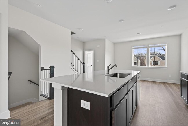 Building Photo - 5225 Manor Park Dr