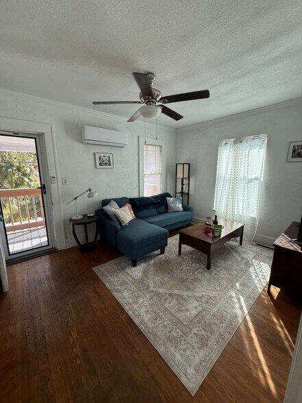 Entrance & living room Ceiling Fan & split AC/Heat - 246 21st Ave N