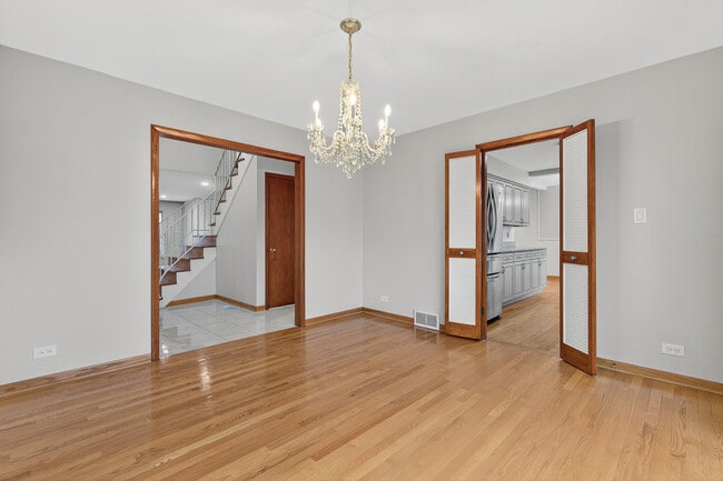 Building Photo - 7245 N Kostner Ave