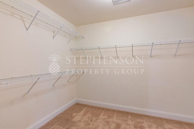 Building Photo - 405 Abbeydale Way