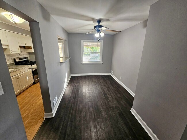 Building Photo - 845 Jaydee Ave
