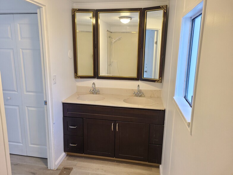 Building Photo - 4448 E Wintergreen