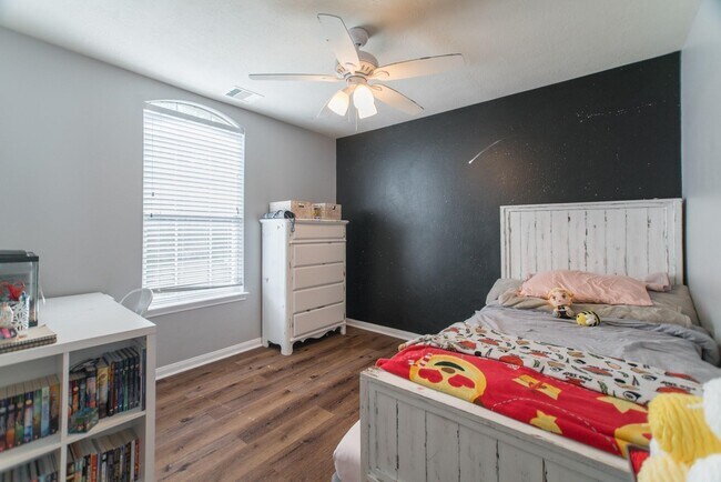 Building Photo - 2823 Sage Bluff Ave