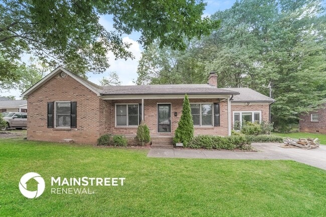 Building Photo - 1111 Woodhaven Dr