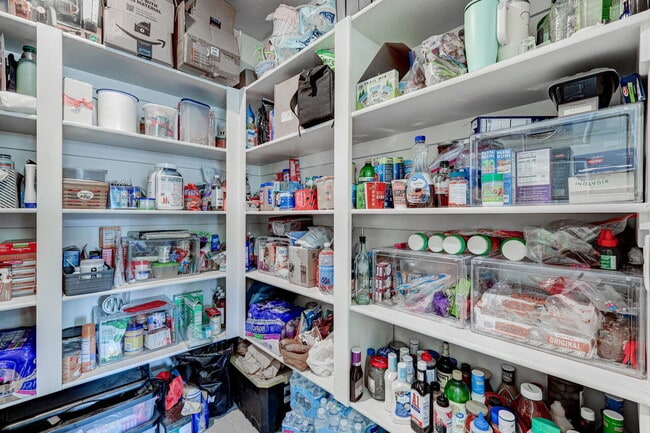 Building Photo - "Charming 3-Bedroom Retreat with 2 Baths and 2150 Sq. Ft. of Comfort in Santa Clara!"