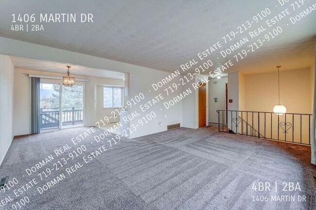 Building Photo - 1406 Martin Dr
