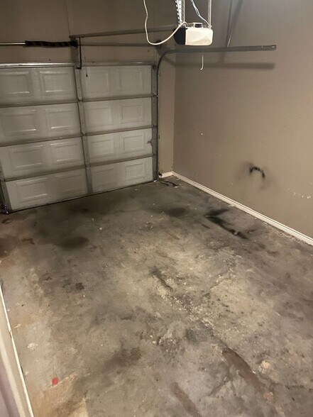 Building Photo - 167 Oakview Ct