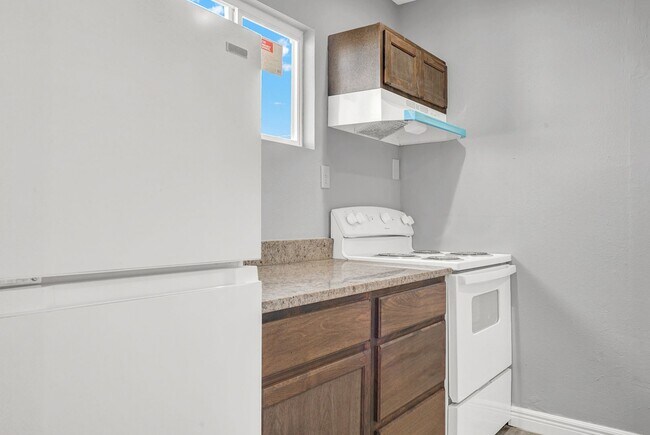 Building Photo - Central 1 Bedroom 1 Bath