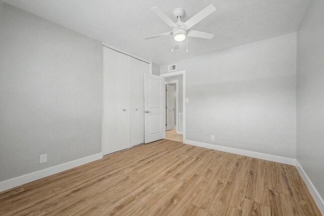 Building Photo - 8730 E Rancho Vista Dr