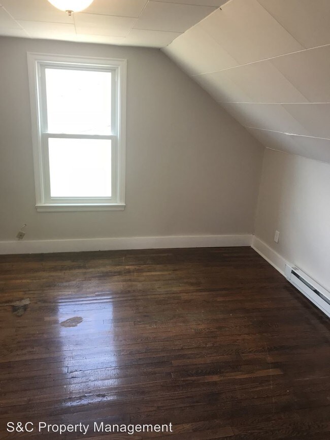 Building Photo - 2 br, 1 bath Apartment - 166 Hall Hill Road