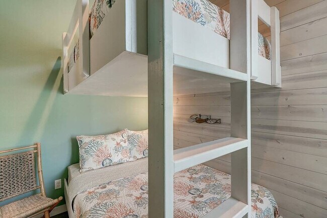 Building Photo - 1924 Eleventh Street-SI ID1023215P