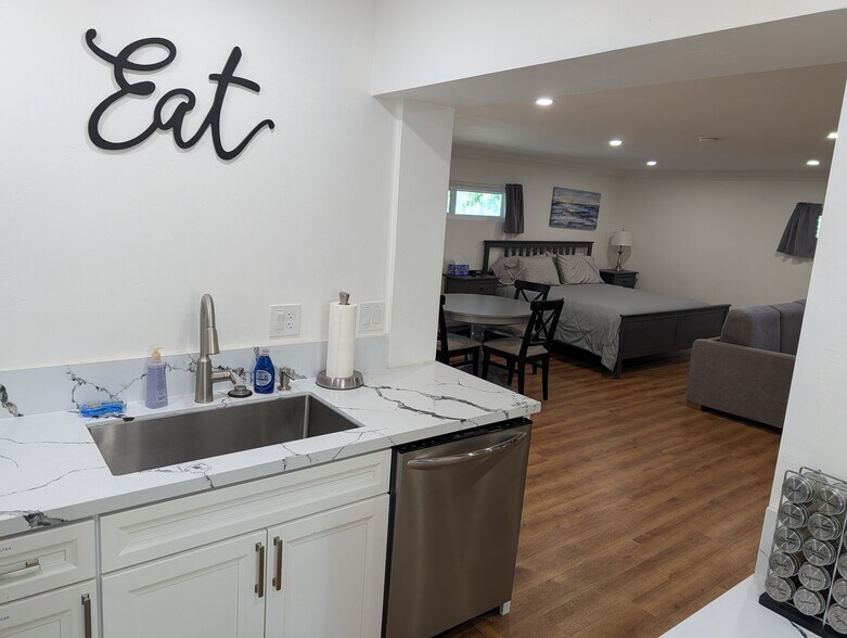 Building Photo - 10911 Sunray Pl