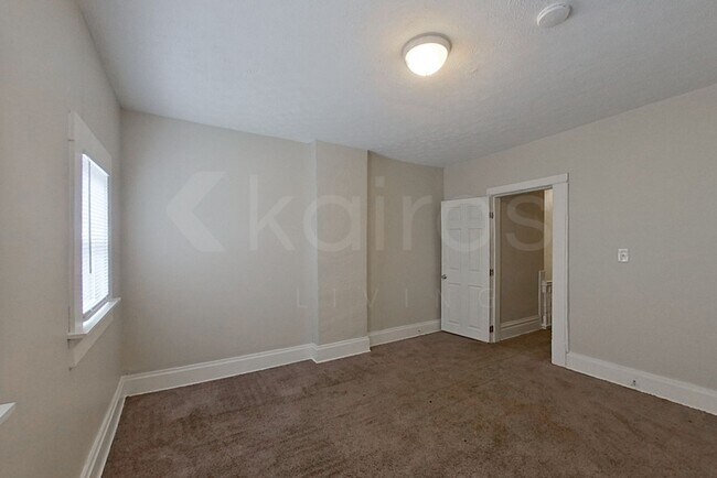 Building Photo - 964-966 Oakwood Ave