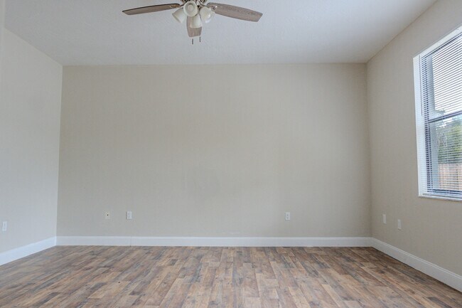 Building Photo - 129 W Church St