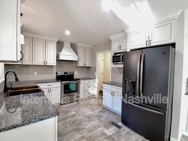 Building Photo - 547 Hopewood Ct