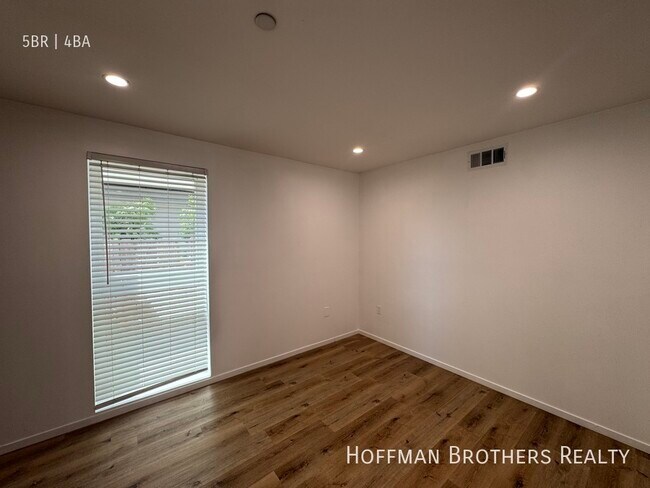 Building Photo - 660 Mariposa Ave