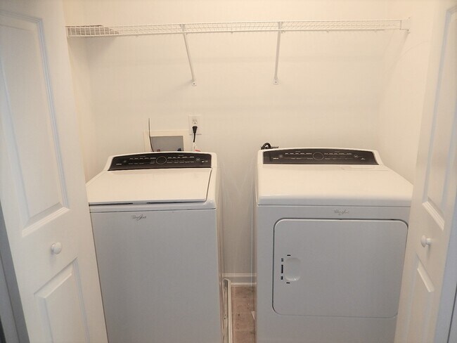 Building Photo - 210 Tallula Ln