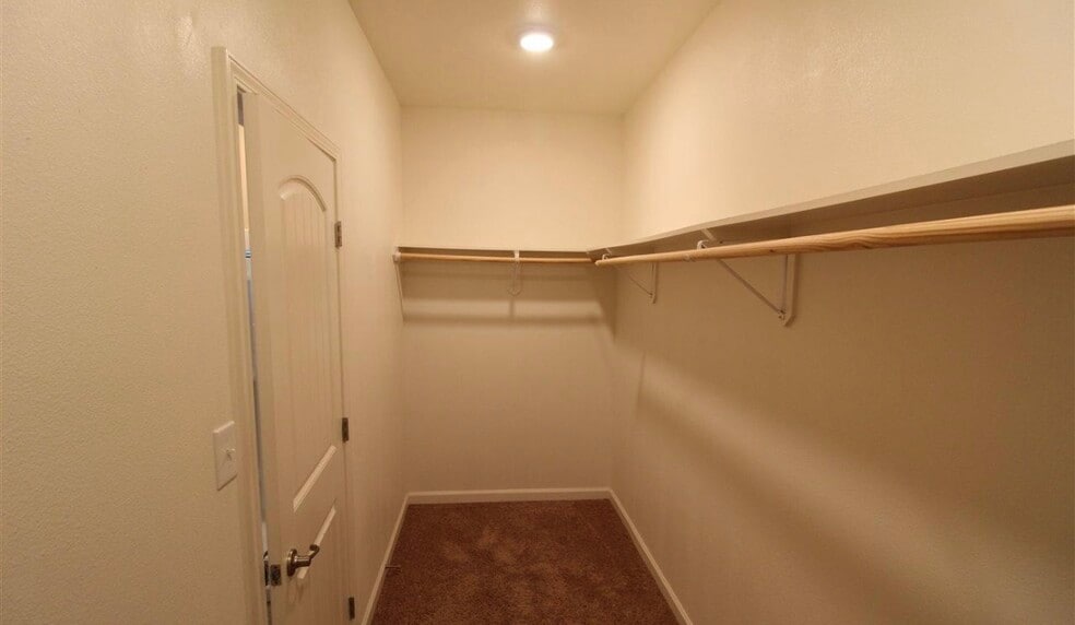 Building Photo - 6448 Oaks Edge Dr