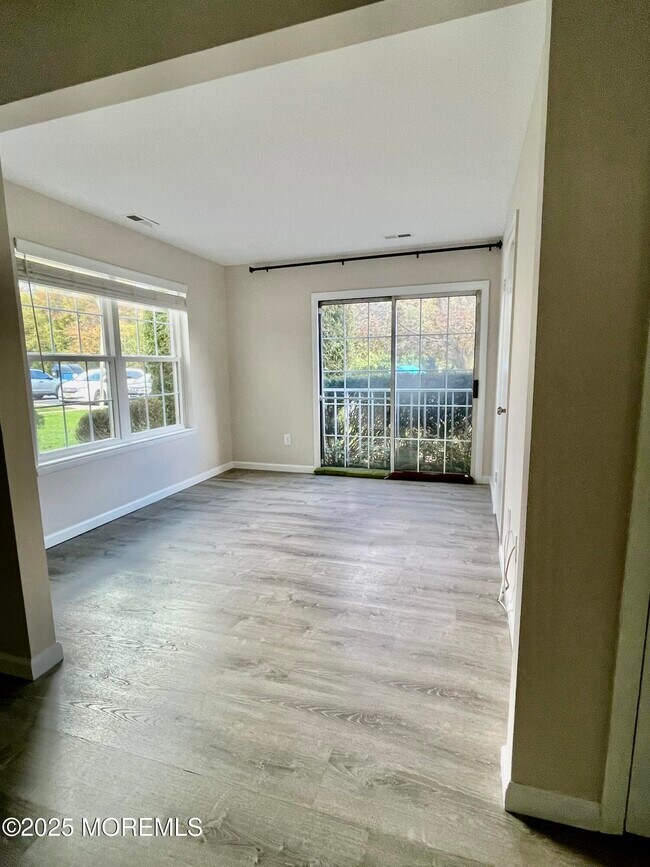 Building Photo - 716 Zlotkin Cir