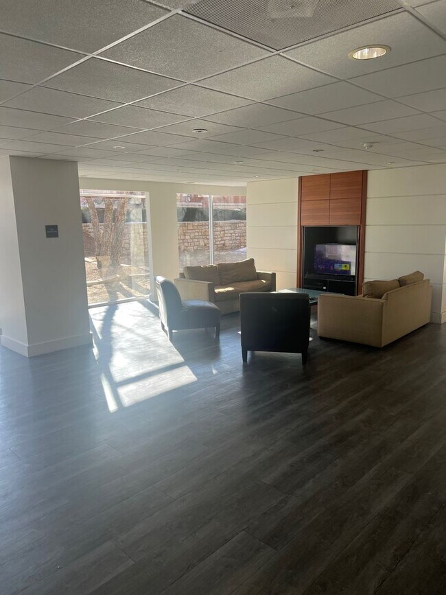 Building Photo - Fantastic Studio in The Metropolitan Condos