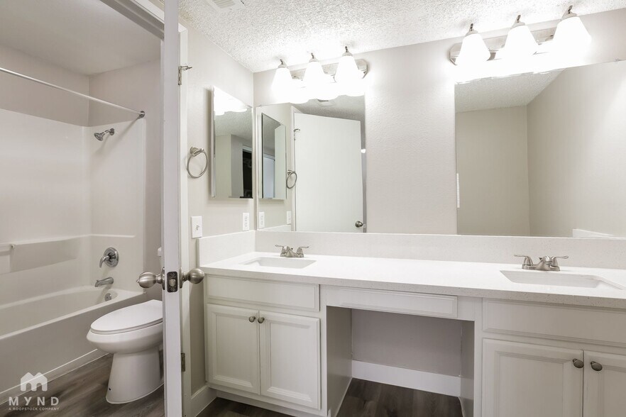 Building Photo - 317 Chastine St