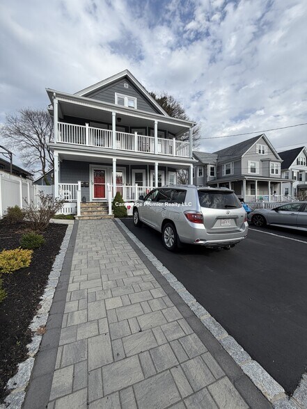 Building Photo - 538 Main St