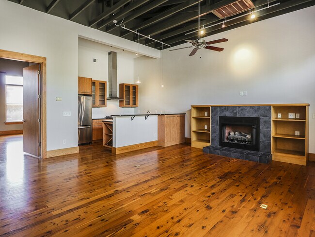 Building Photo - Luxury Downtown Townhome with 2 car Garage!
