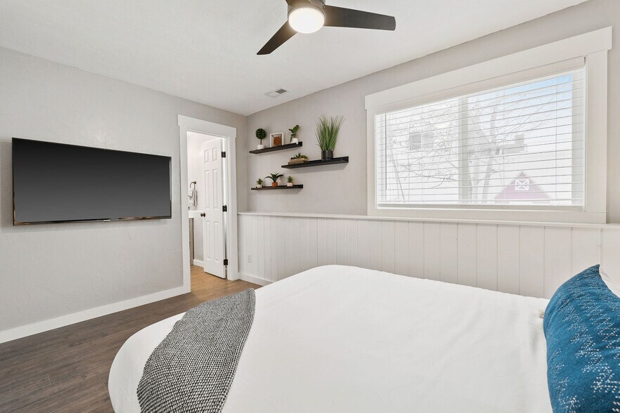 Building Photo - 18 Carnegie Dr