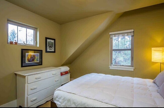 Building Photo - 964 SW Hill St